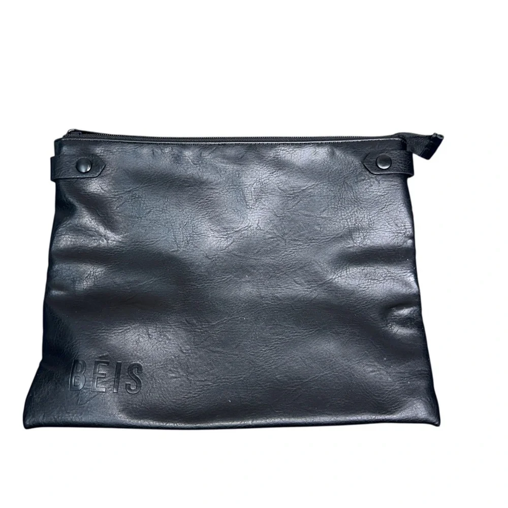 beis travel toiletry bag The Dopp Kit in Beige a medium cosmetic bag and travel makeup bag made to hold daily beauty and toiletry essentials with ease. BEIS | Bags | Beis